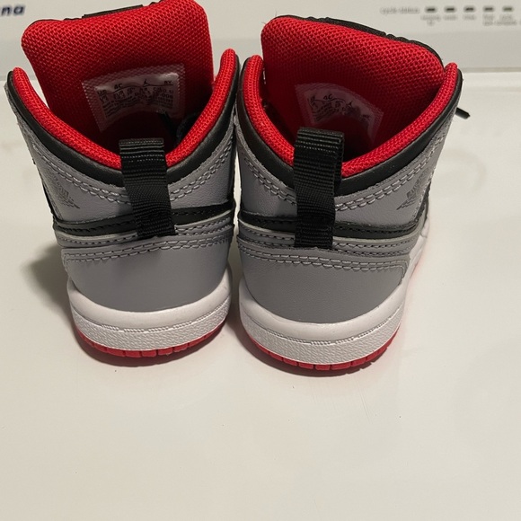 4C Jordan 1’s - Picture 4 of 6